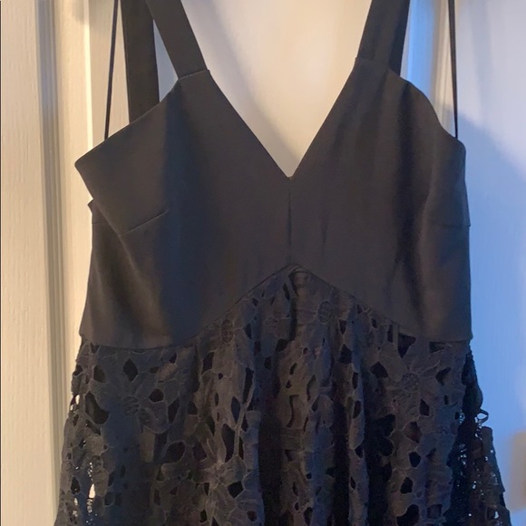 Beautiful black dress - Picture 3 of 5